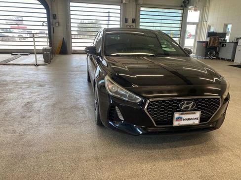 Used 2018 Hyundai Elantra GT Sport w/ Sport Tech Package 04 FWD image 3