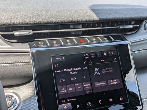 New 2025 Jeep Grand Cherokee Altitude image 18