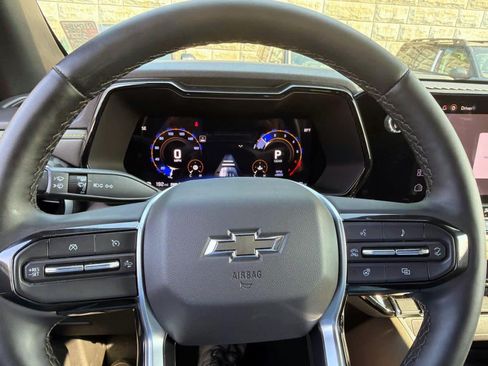 Used 2025 Chevrolet Colorado ZR2 w/ Technology Package AWD/4WD image 19