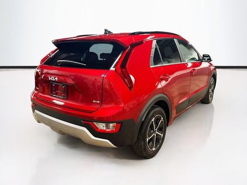 Used 2025 Kia Niro EX FWD image 7