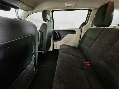 Used 2018 Dodge Grand Caravan SE FWD image 39