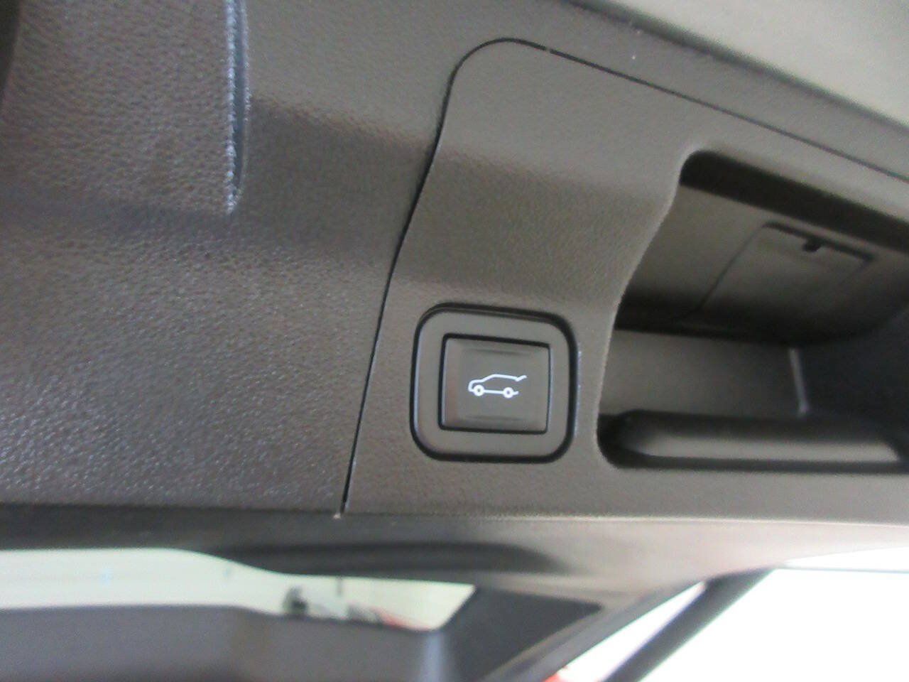 Used 2021 GMC Acadia SLT AWD/4WD image 25