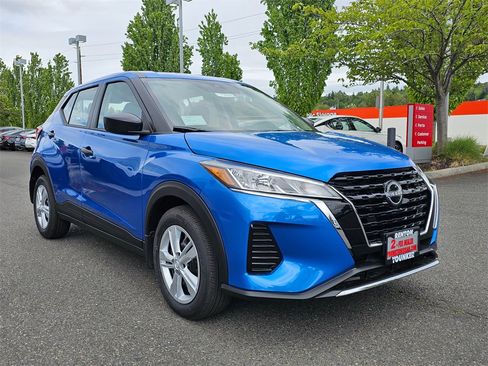 New 2025 Nissan Kicks Play S image 2