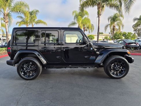 Used 2025 Jeep Wrangler Unlimited Sahara w/ Safety Group AWD/4WD image 11