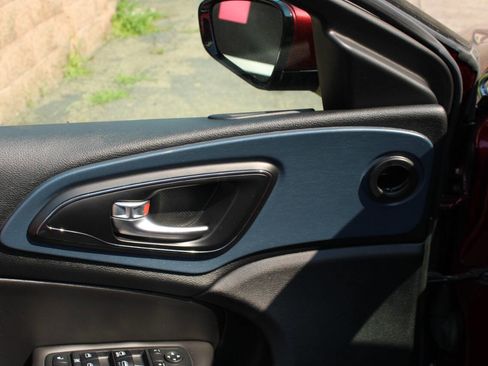 Used 2015 Chrysler 200 S w/ Comfort Group image 14