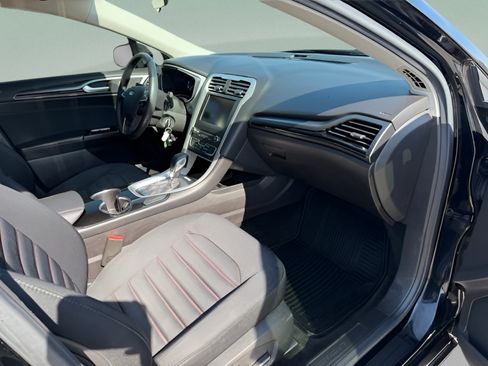 Used 2016 Ford Fusion SE FWD image 27