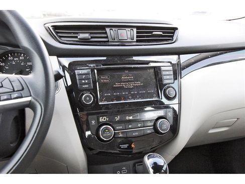 Used 2020 Nissan Rogue Sport SV image 15