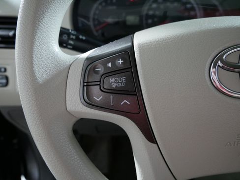 Used 2012 Toyota Sienna LE image 27