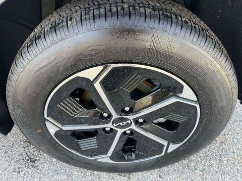 Certified 2025 Kia Niro LX image 34