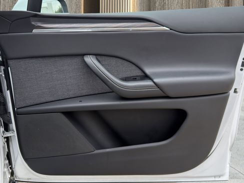 Used 2023 Tesla Model X image 66