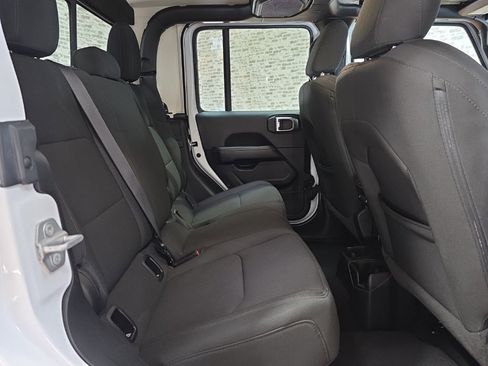 Used 2023 Jeep Gladiator Overland image 14