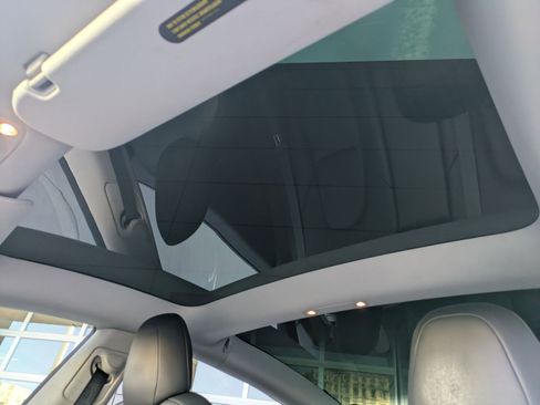 Used 2021 Tesla Model 3 Performance image 23