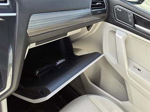 Used 2022 Volkswagen Tiguan SEL R-Line image 25