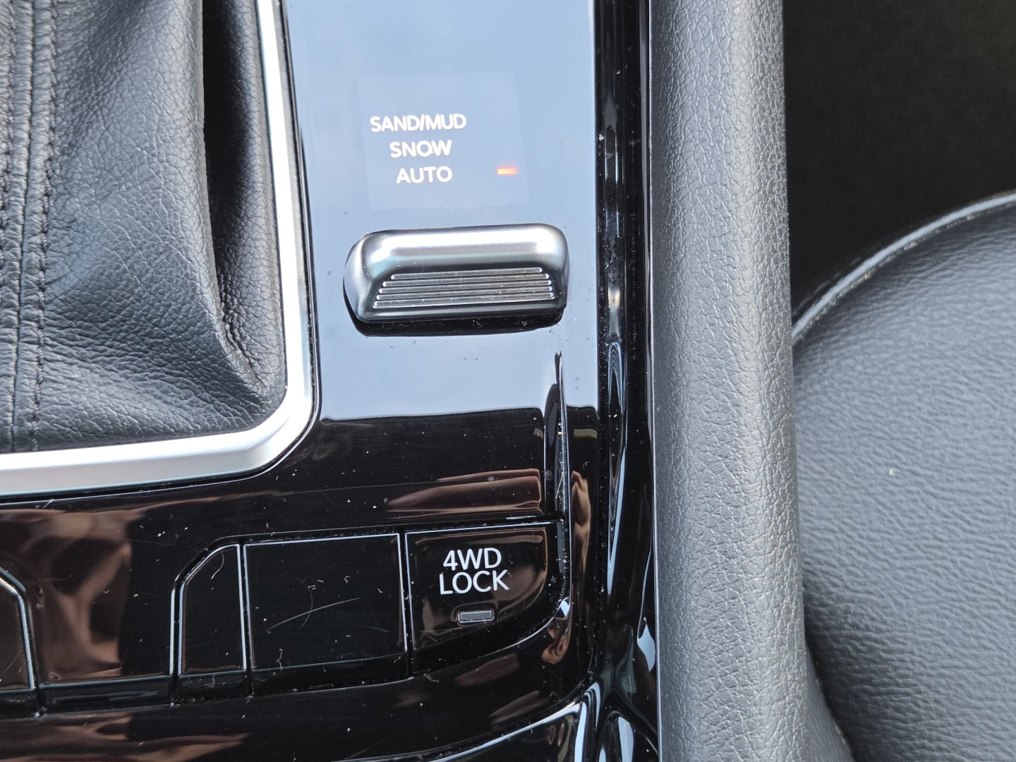 Used 2025 Jeep Compass Limited AWD/4WD image 4