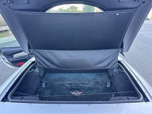 Used 2001 Chevrolet Corvette Coupe w/ Preferred Equipment Group1 image 17