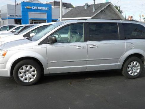 Used 2010 Chrysler Town & Country LX w/ Entertainment Group #1 FWD image 1