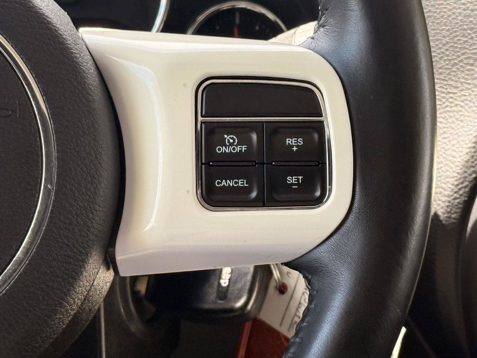 Used 2018 Jeep Wrangler Unlimited Sahara w/ Connectivity Group AWD/4WD image 24