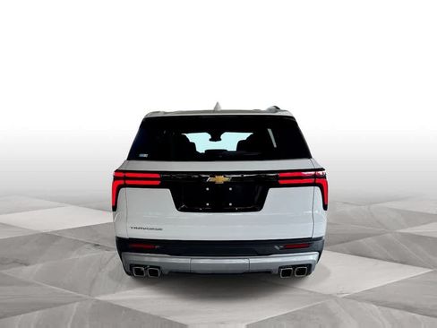 Used 2025 Chevrolet Traverse LT FWD image 7