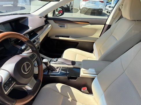 Used 2017 Lexus ES 300h FWD image 8