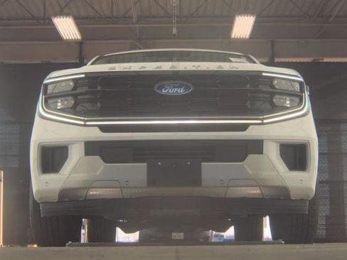 Used 2025 Ford Expedition Max Platinum image 10