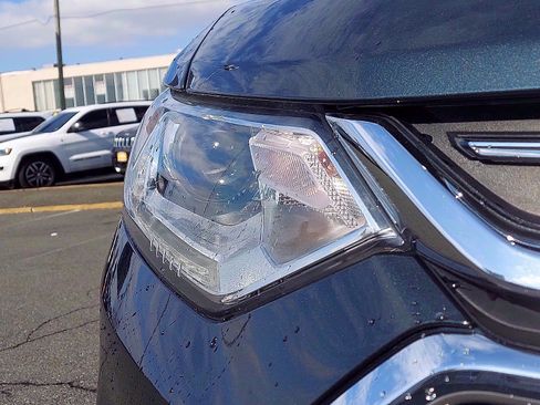 Used 2019 Chevrolet Traverse LT image 9