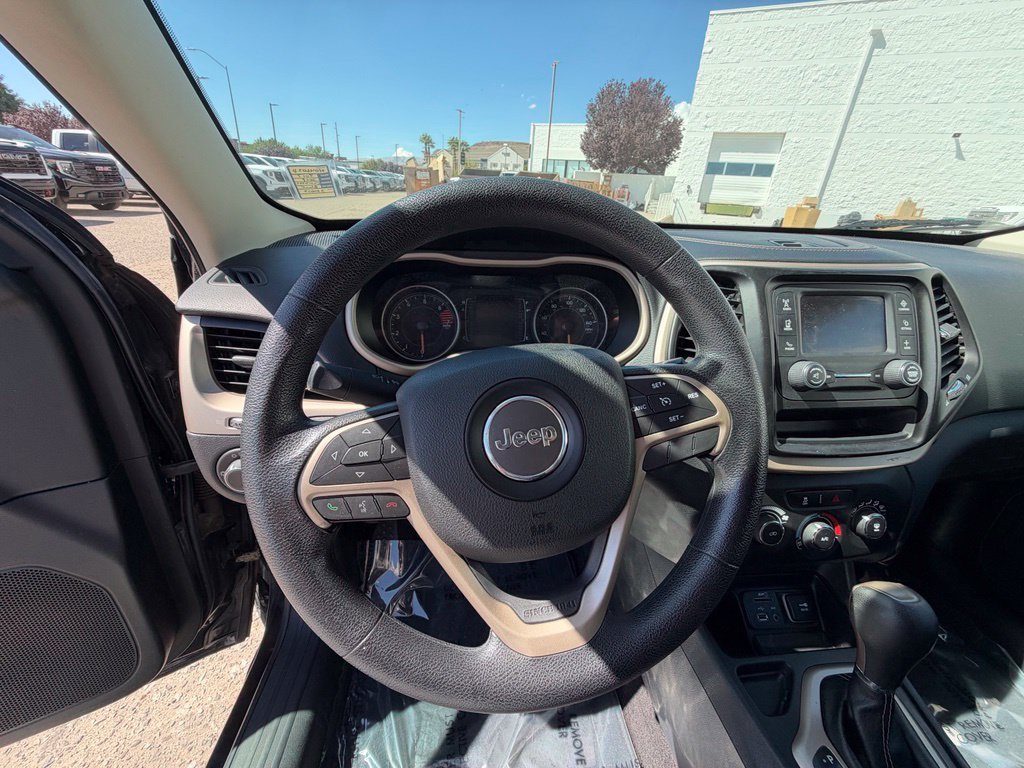 Used 2017 Jeep Cherokee Sport FWD image 11