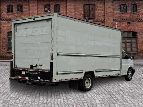 Used 2021 GMC Savana 3500 Extended w/ Power Convenience Package RWD image 4