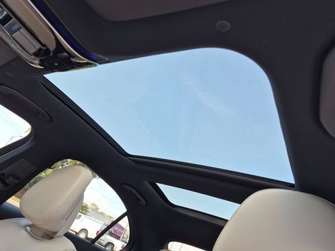 Used 2025 Mercedes-Benz C 300 4MATIC Sedan image 12