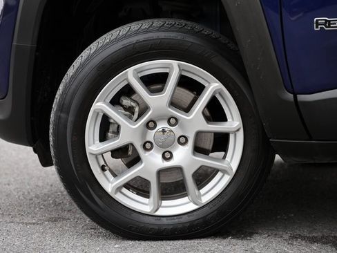 Used 2020 Jeep Renegade Latitude image 10