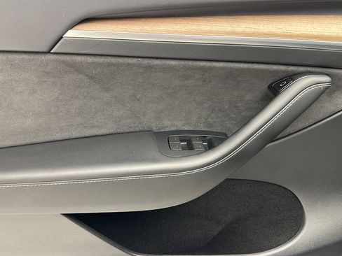 Used 2024 Tesla Model Y 2WD image 12