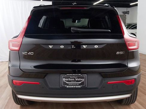 Certified 2025 Volvo XC40 B5 Core AWD/4WD image 4