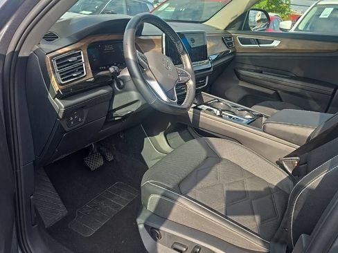 Used 2025 Volkswagen Atlas SE FWD image 5