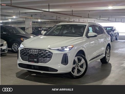 Used 2025 Audi Q5 Premium Plus w/ Premium Plus image 1