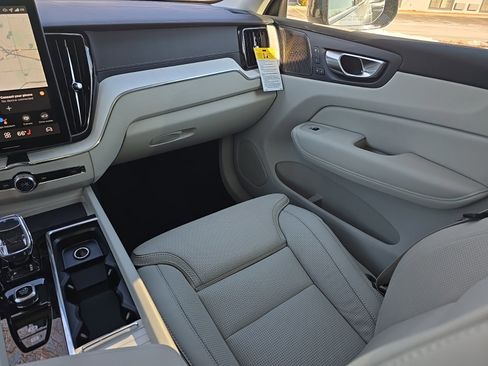 New 2026 Volvo XC60 B5 Ultra w/ Climate Package image 21