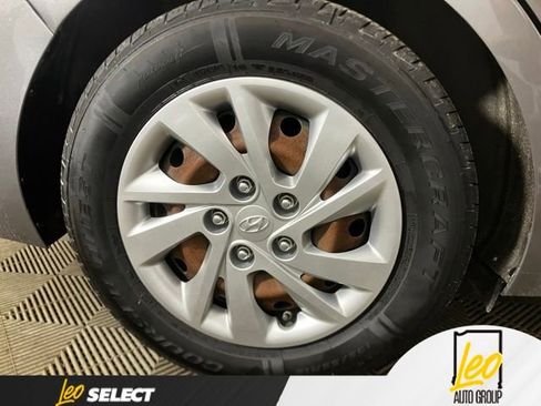 Used 2019 Hyundai Elantra SE FWD image 22