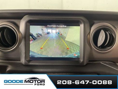 Used 2023 Jeep Wrangler Unlimited w/ Cold Weather Group AWD/4WD image 16