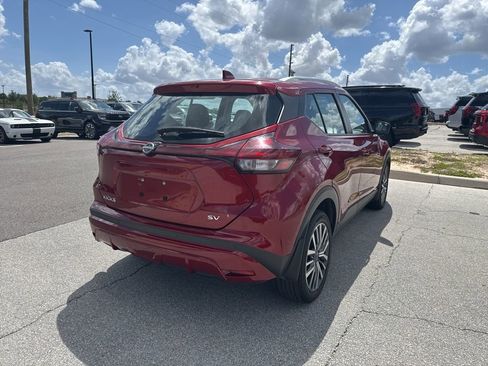 Used 2023 Nissan Kicks SV image 2