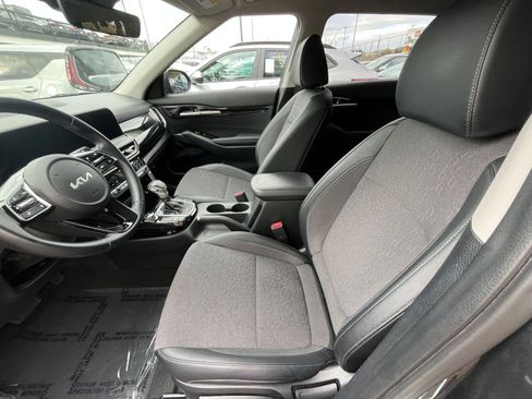 Used 2025 Kia Seltos S image 29