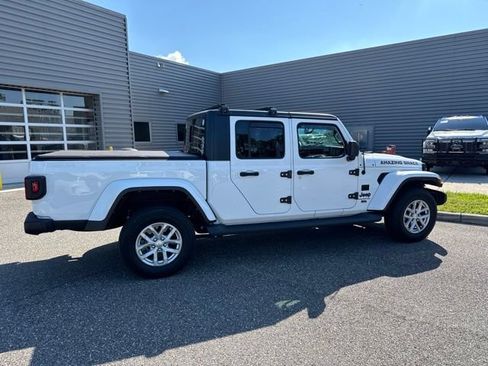 Used 2023 Jeep Gladiator Sport AWD/4WD image 6
