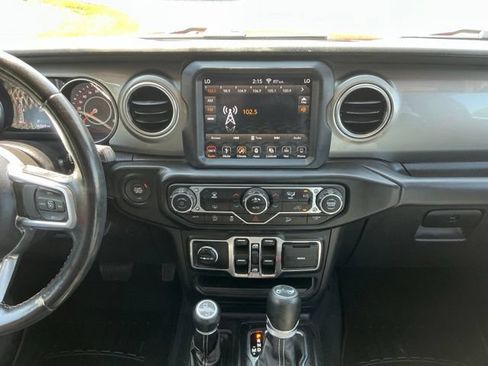 Used 2018 Jeep Wrangler Unlimited Sahara w/ Uconnect 4C Nav & Sound Group AWD/4WD image 27