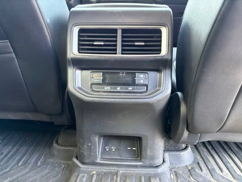 Used 2024 Volkswagen Atlas SE AWD/4WD image 15