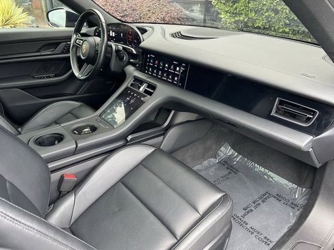 Used 2021 Porsche Taycan image 28