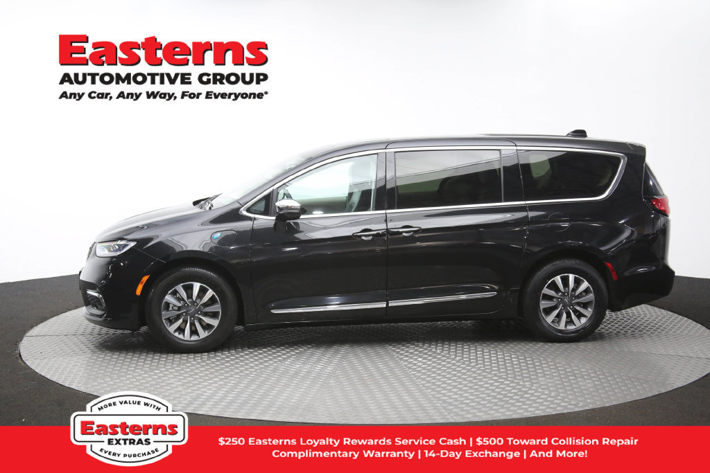 Used 2023 Chrysler Pacifica Limited FWD image 64