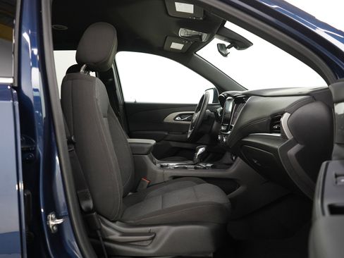 Used 2023 Chevrolet Traverse LT image 11