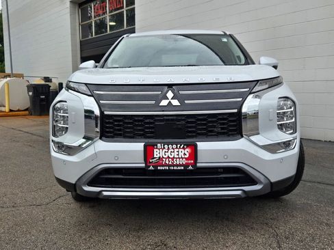 New 2025 Mitsubishi Outlander SE image 2