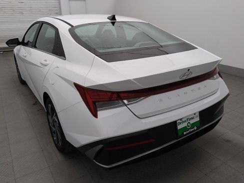 Used 2025 Hyundai Elantra SEL FWD image 5