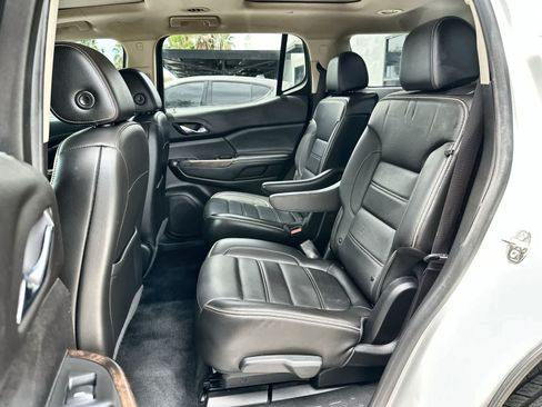 Used 2021 GMC Acadia Denali w/ Denali Technology Package FWD image 4