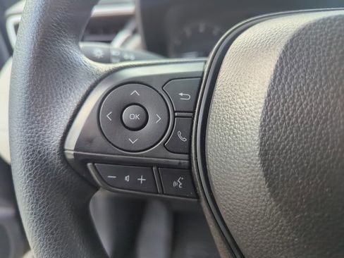 Used 2025 Toyota Corolla Cross L image 11