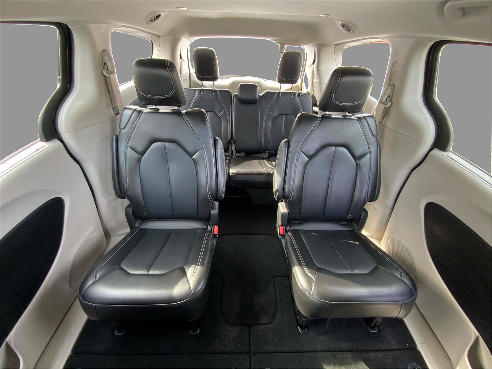 Used 2024 Chrysler Pacifica Touring-L FWD image 14