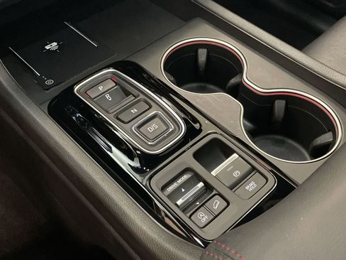 Certified 2025 Honda Pilot Black Edition image 10